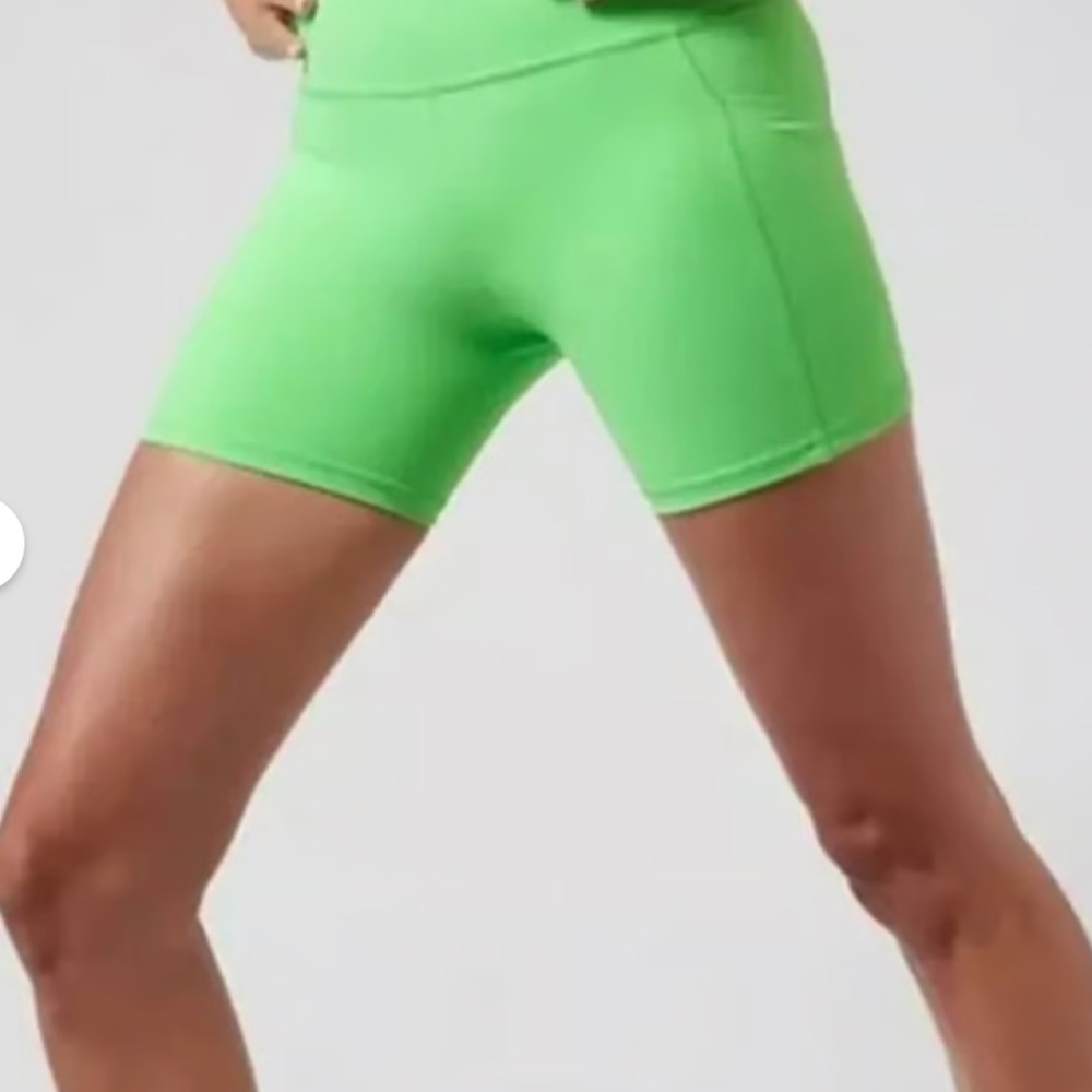 Athleta Salutation 5” Green Shorts Biker 5” NWT